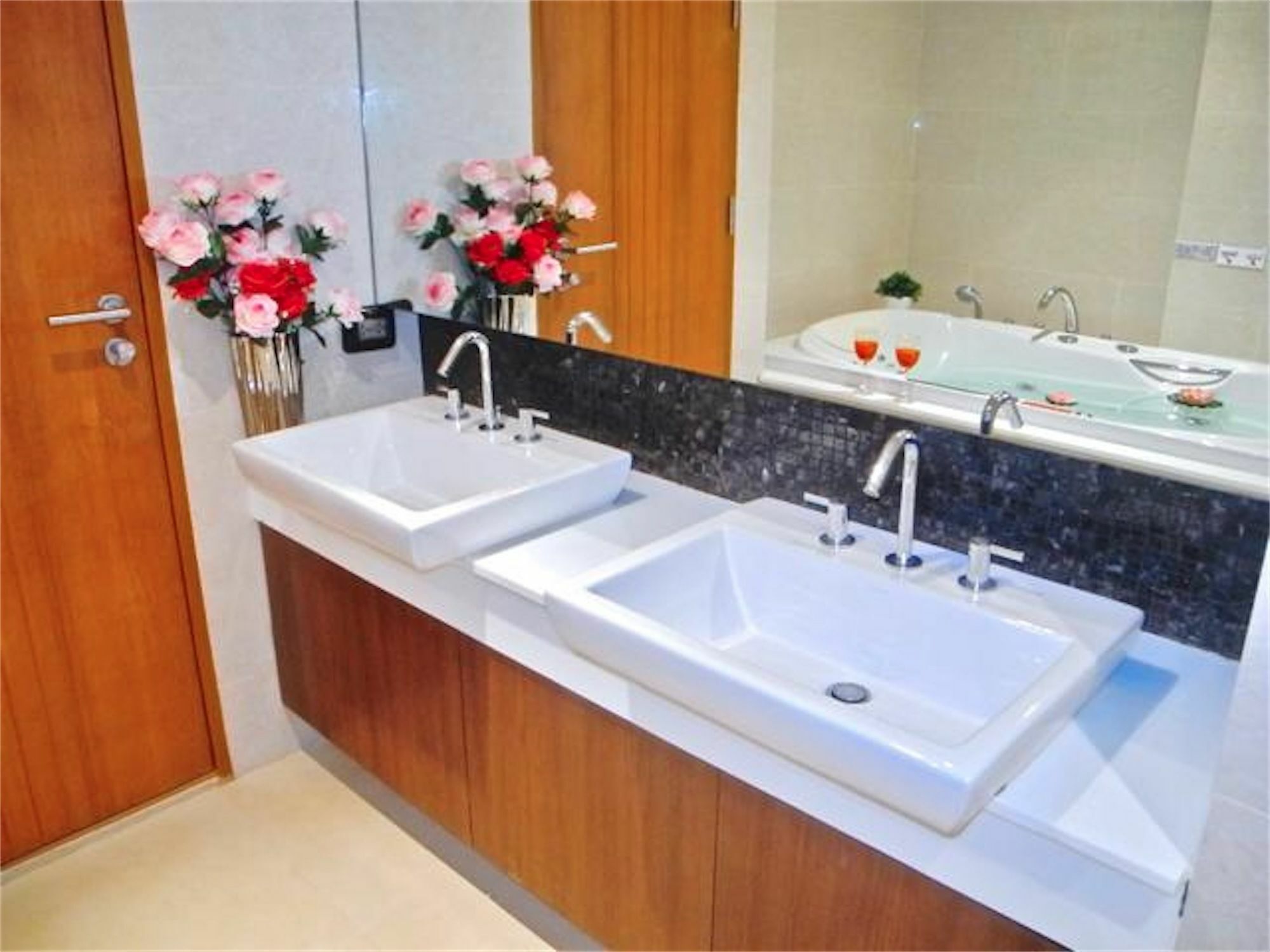 The Privilege Residence : 1 Bedroom Apartment In Patong Bagian luar foto