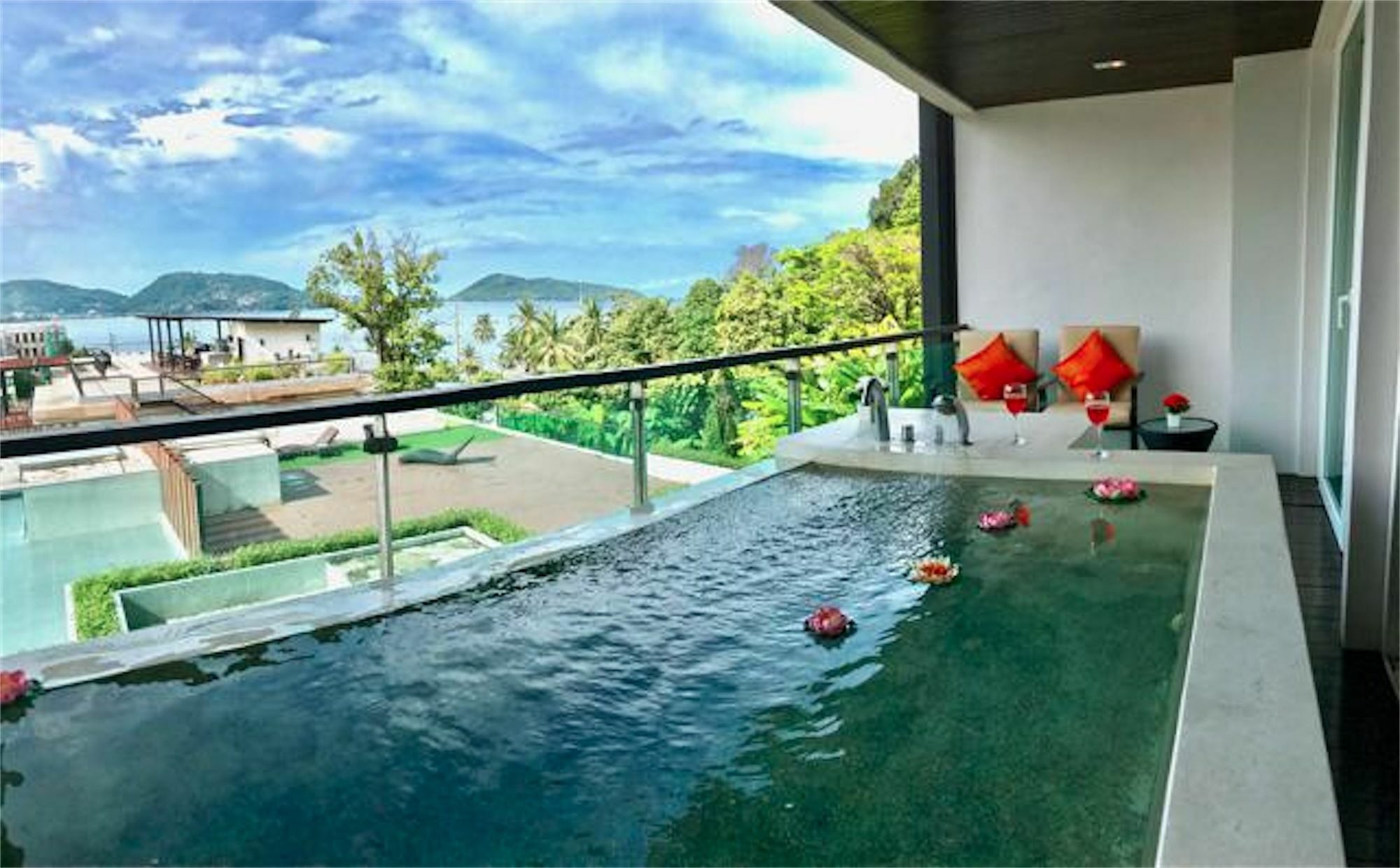 The Privilege Residence : 1 Bedroom Apartment In Patong Bagian luar foto